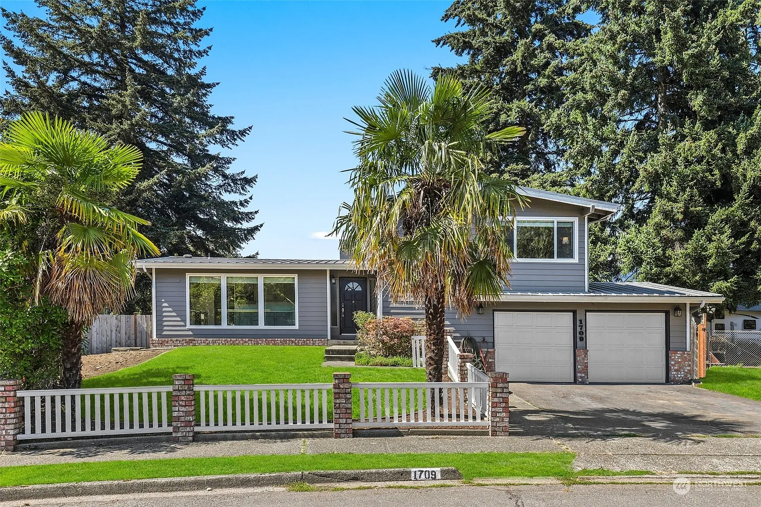 1709 Whitman Avenue NE photo 1