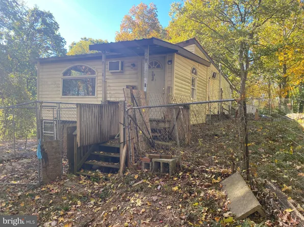 85 Dash Dr, Falling Waters, WV 25419
