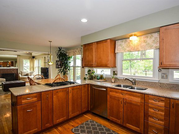 4th image of 7663 Brookstone Dr
