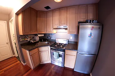 Rented by Cezanne Outlet LLC