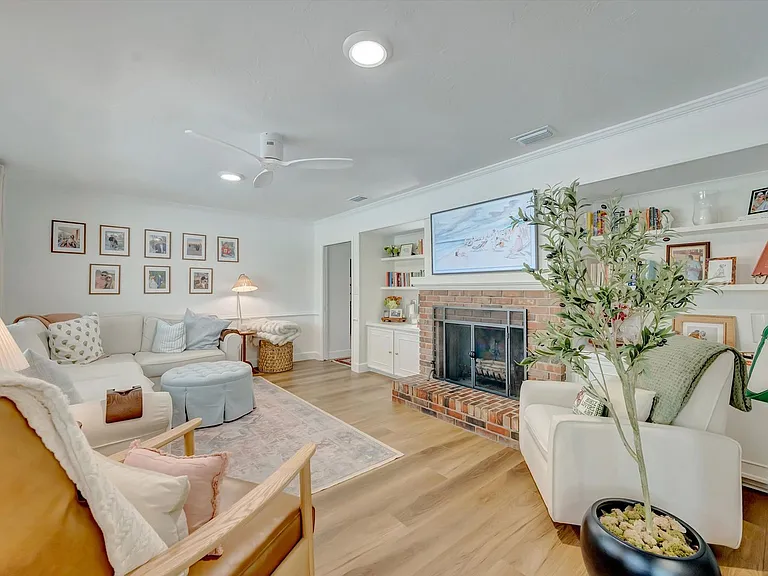 3173 Espanola Dr — Photo 19