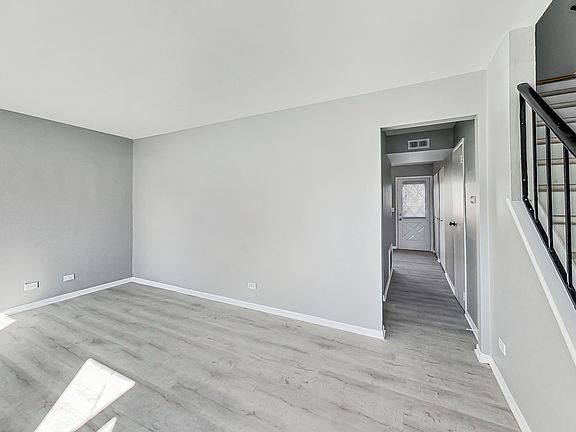 5th image of 1557 McKool Ave