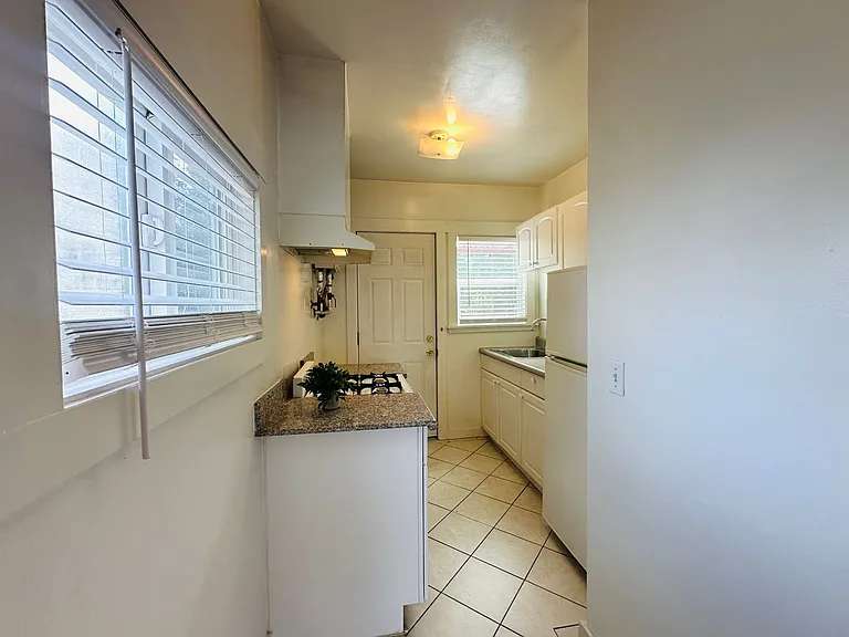 Urban Oasis! North Oakland 58th St Garden Apartments — Photo 7