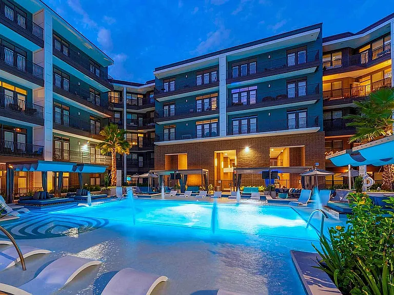 PearlWashington_ext_evening_pool-2