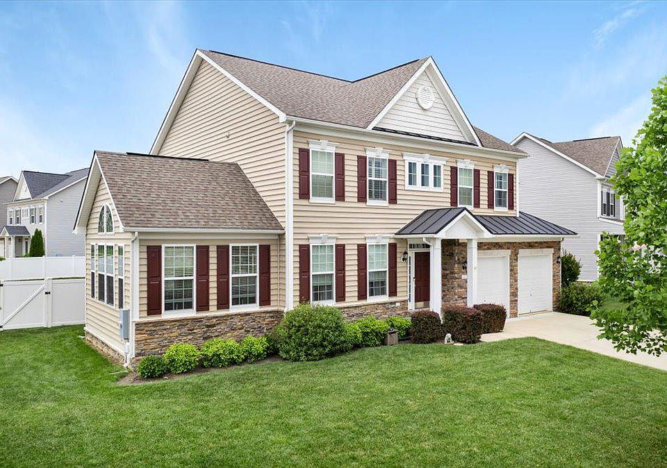 1st image of 127 Ladysmith Dr