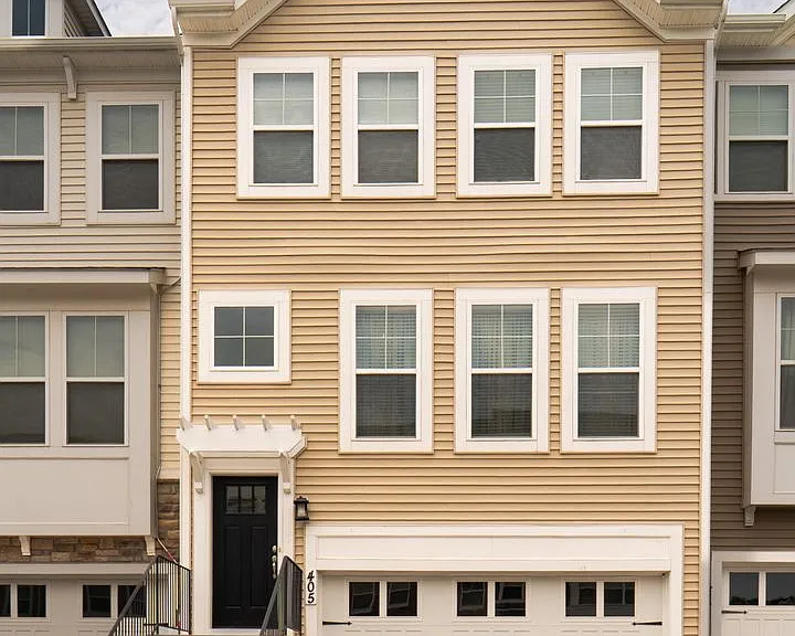405 Ocracoke Way — Photo 1