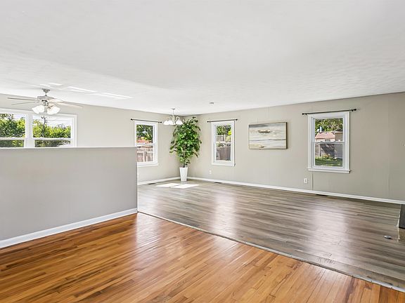 5th image of 857 N Ridgewood Dr