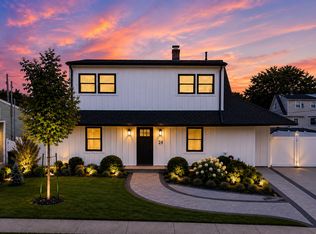 24 Crag Ln, Levittown, NY 11756