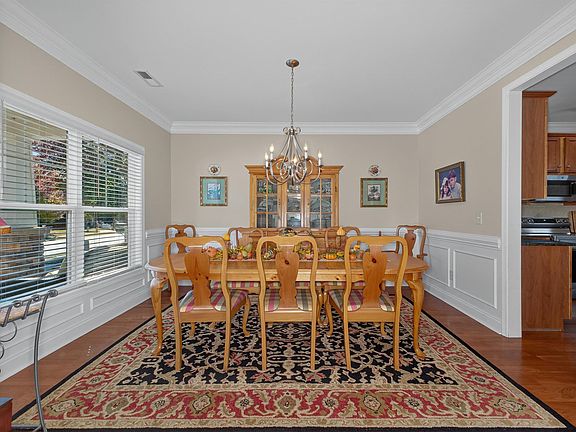 5th image of 220 Clairhill Ct