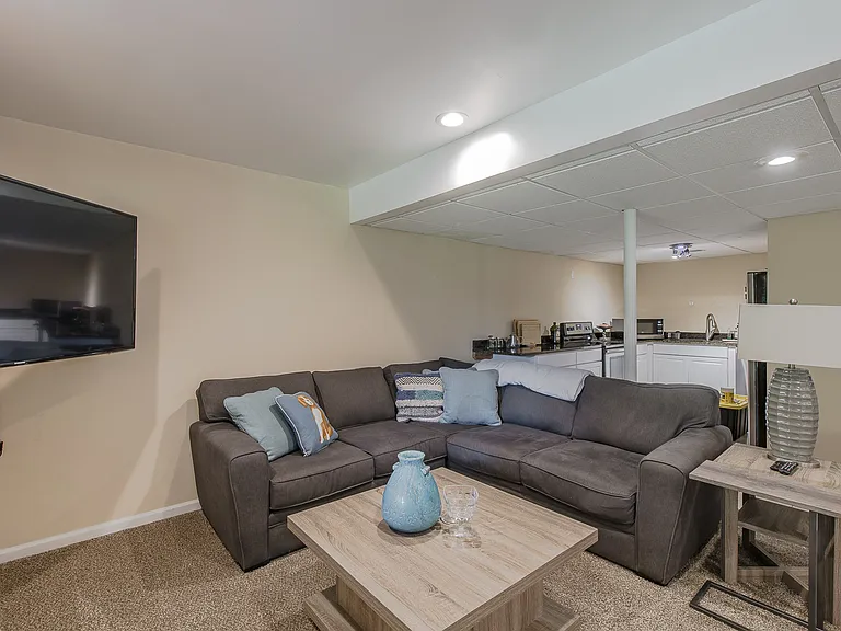 300 Stratford Ln #300 — Photo 31