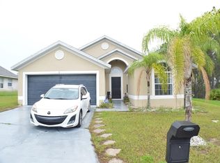912 Woodlark Dr, Davenport, FL 33897
