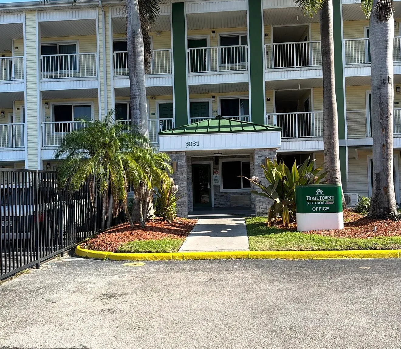 Studio, 280 sqft, $1,499 — Photo 2