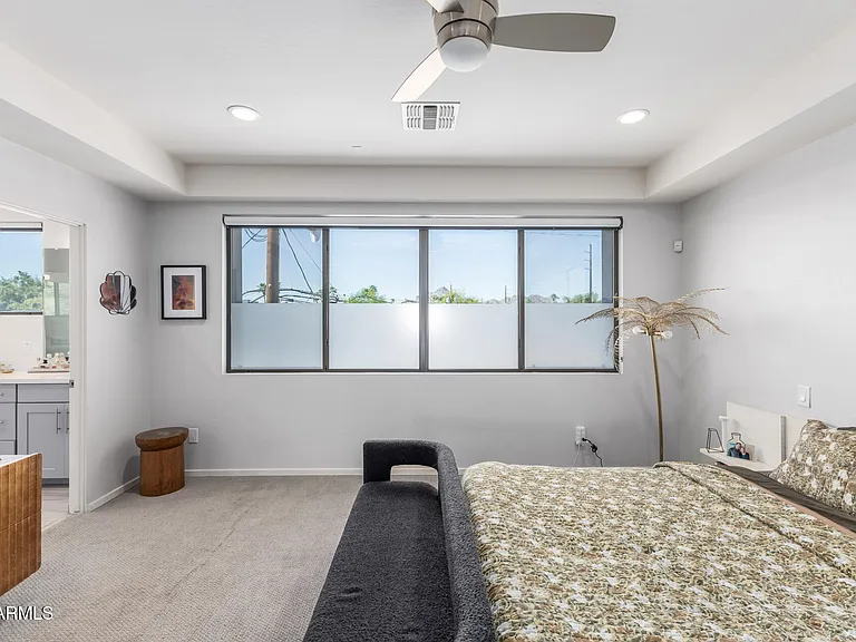 2740 E Roma Ave — Photo 21