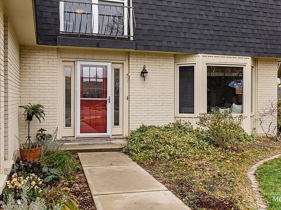 3rd image of 9451 W Knottingham Dr