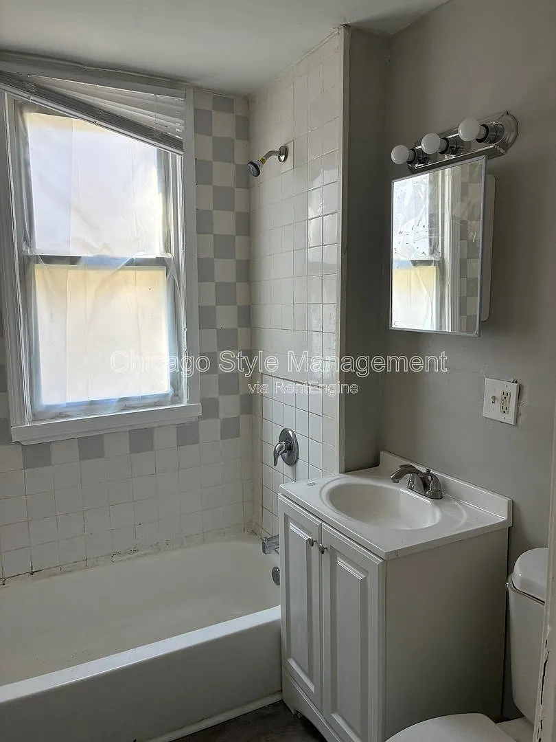 2 bed, 1.0 bath, $1,195 — Photo 3