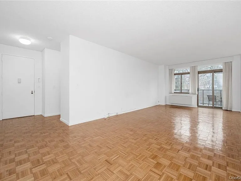 35 N Chatsworth Ave #3V — Photo 4