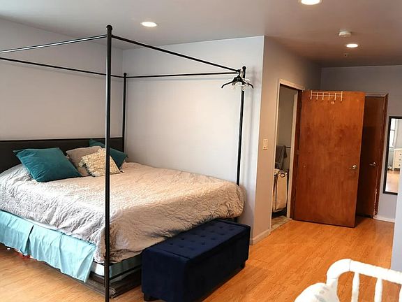 1st Floor bed (Room for King plus much mor)