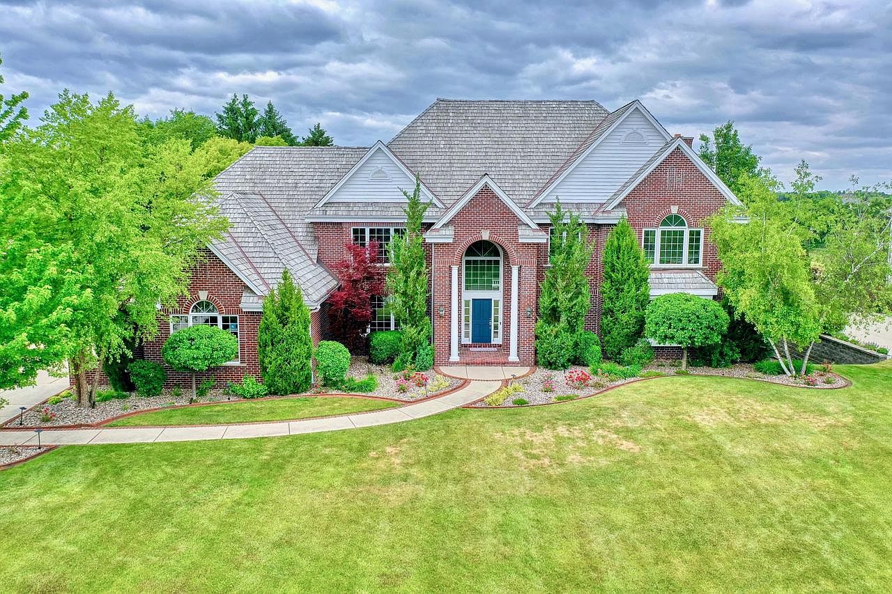 1604 East Juniper WAY