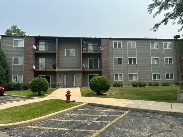 727 Elm Ln APT 308, Woodstock, IL 60098