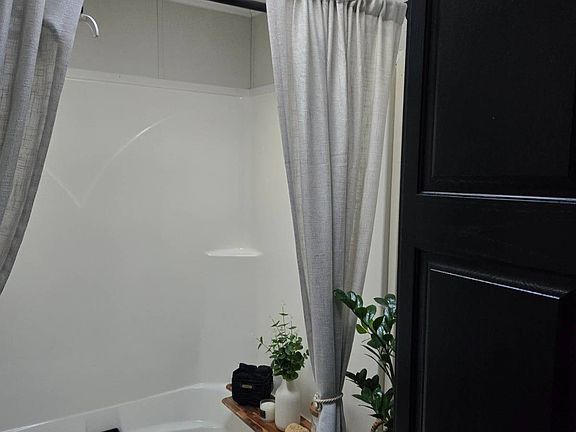3rd image of 307 White Oak Dr #307WHI