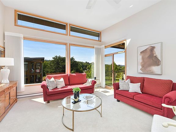5th image of 5327 Cordova Bay Rd #403