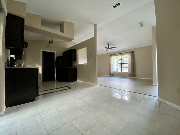 5th image of 400 N Hart Blvd