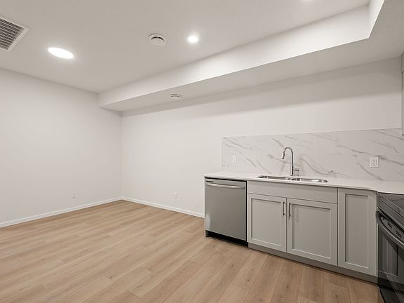 3rd image of 527 Black Stone Blvd