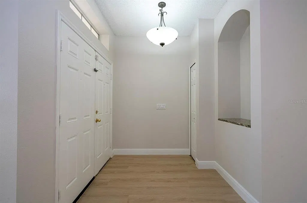 4 bed, 2.0 bath, 1956 sqft, $2,850 — Photo 4