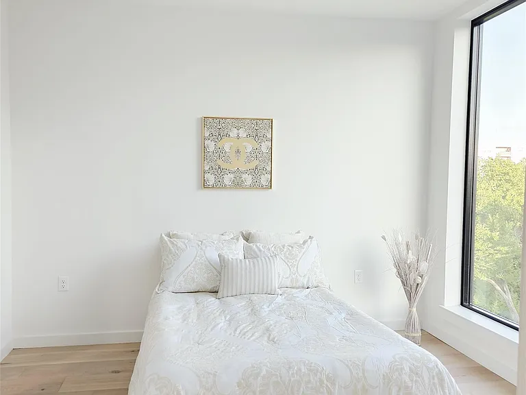 2209 S 1st St #323 — Photo 12