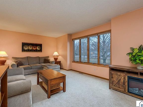 4th image of 70 Hensonshire Ct