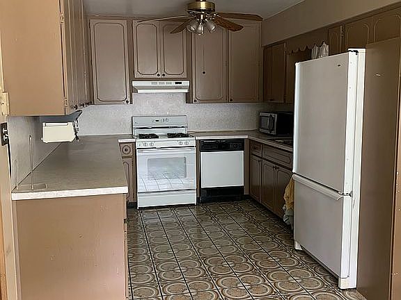 4th image of 450 92nd Ave N