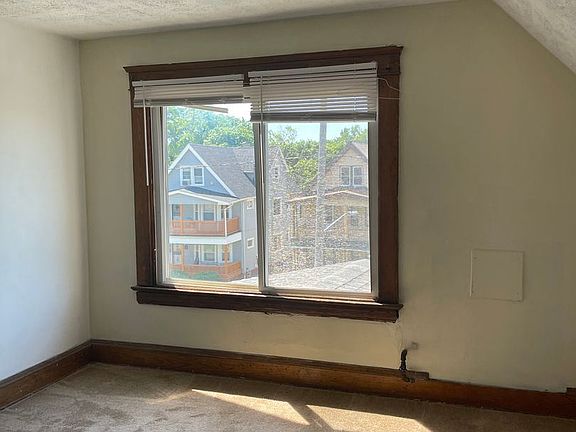 5th image of 12341 Chesterfield Ave #3