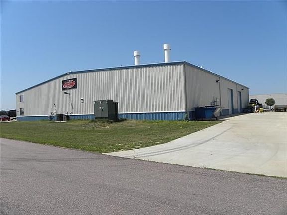 3rd image of 1101 River Dr