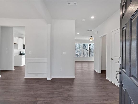 2nd image of 14 Grove Pointe Way