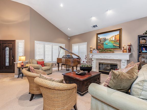 5th image of 703 Bourne Ct