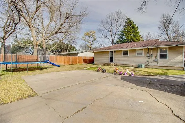 4 bed, 1412 sqft, $2,050 — Photo 3