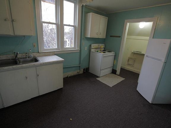 5th image of 130 Essex St APT D
