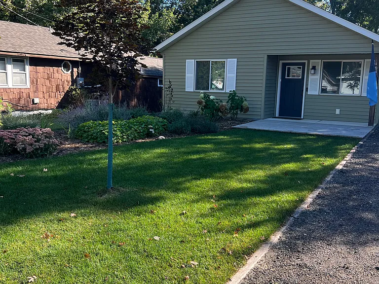 105 Waseca Ave — Photo 1