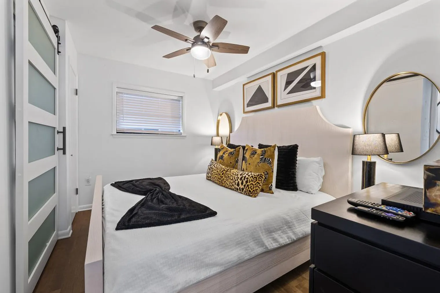 1 bed, 1.0 bath, 1076 sqft, $3,210 — Photo 3