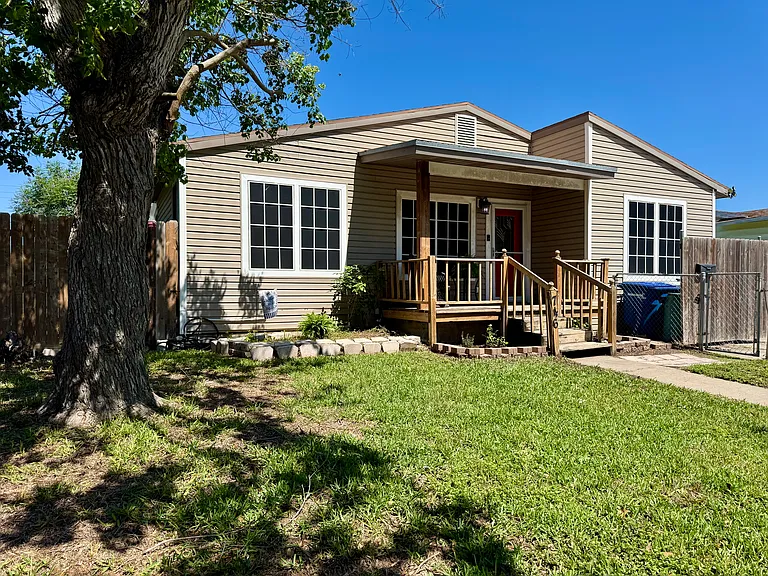 746 Lansdown Dr — Photo 4