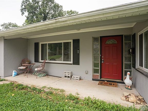 5th image of 131 Murray Dr