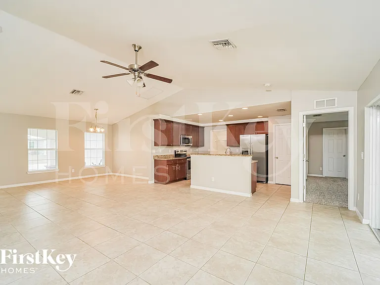 2325 NW 34th Ave — Photo 3