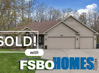 2555 Dartford Den, Muscatine, IA 52761