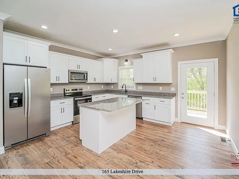 165 Lakeshire Dr — Photo 7