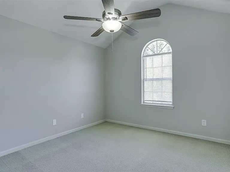 2907 Pointewest Dr — Photo 2