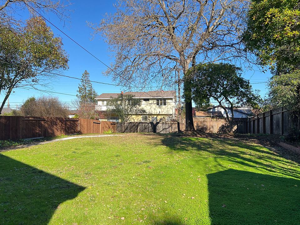 2nd image of 1233 Connecticut Dr