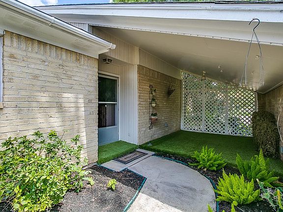 2nd image of 2214 Woodland Park Dr