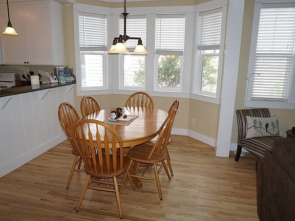 5th image of 2697 SW Beach Ave
