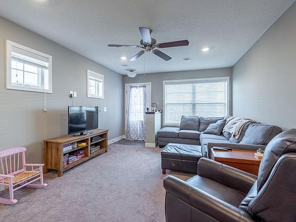 4th image of 11563 Woodside Dr N