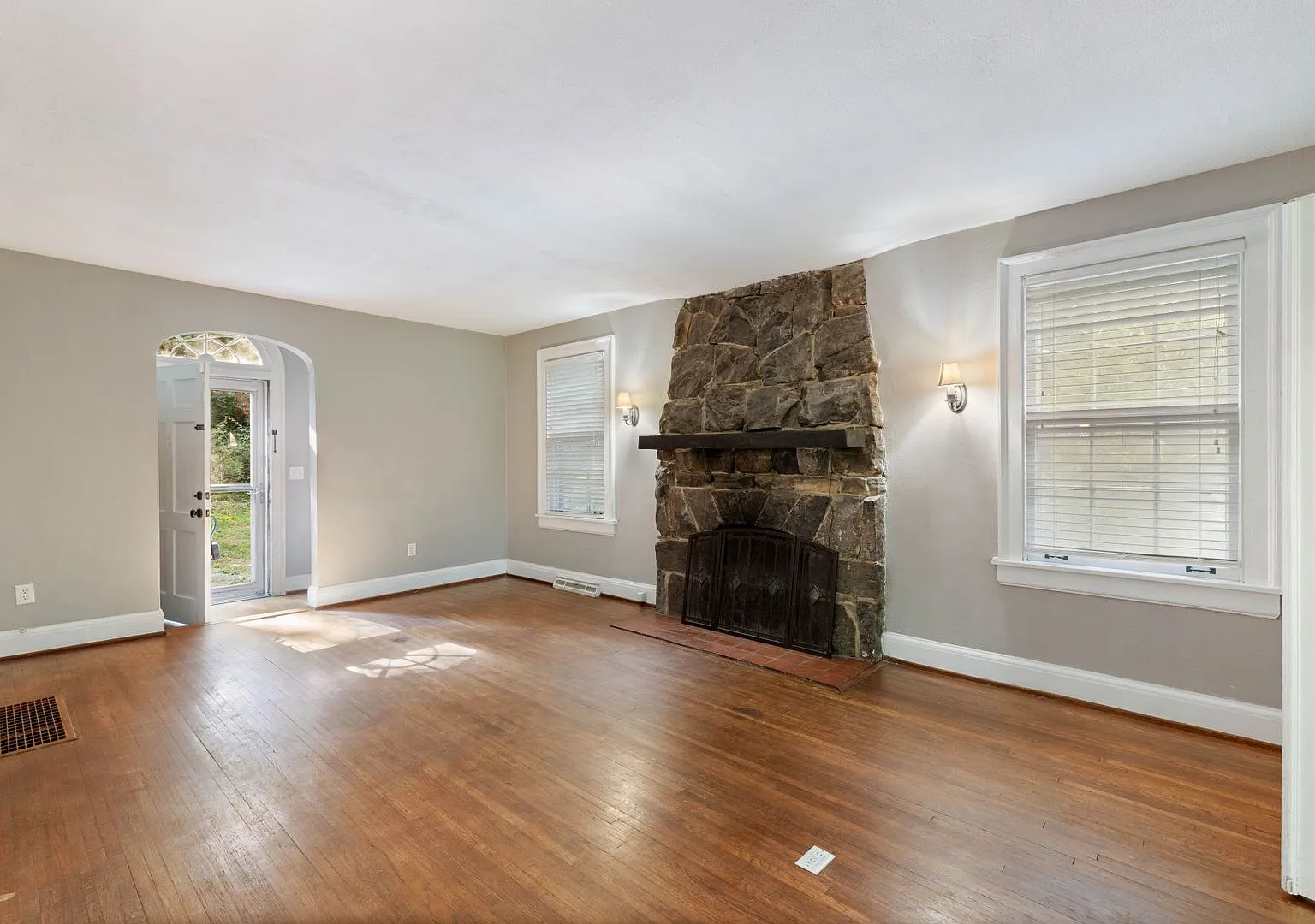 3 Bedroom 1.5 Bath House on Lookout Mountain — Photo 3